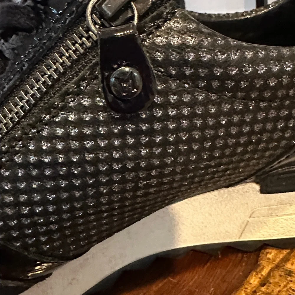 Mephisto Air Relax Sparkly Black and White Sneakers Zippers and Laces EUC 9